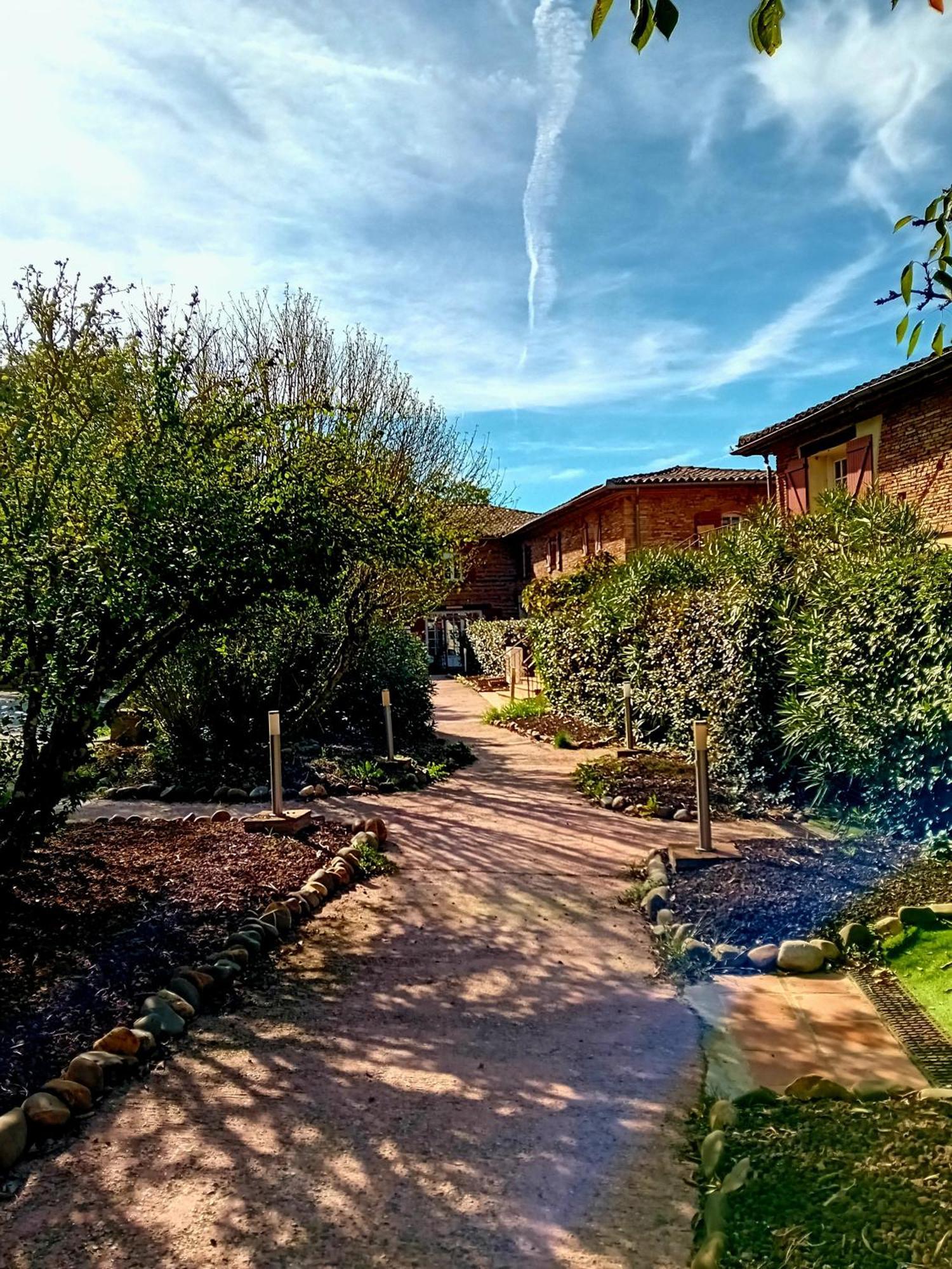 Logis Domaine De Peyrolade Bed & Breakfast Daux Exterior photo